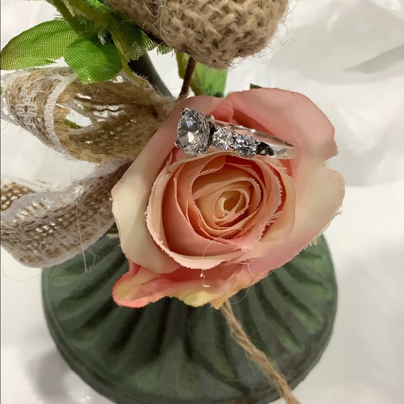 925 Sterling  CZ Ring 5 stones - Picture 4 of 17